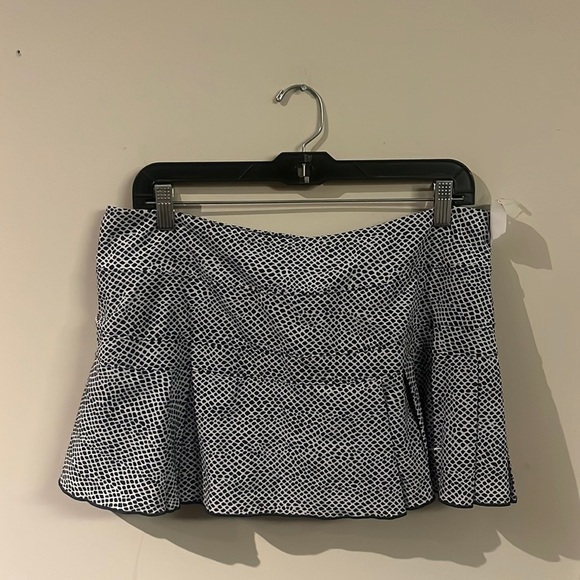 Nwt LADIES NIKE SKORT - Picture 1 of 5